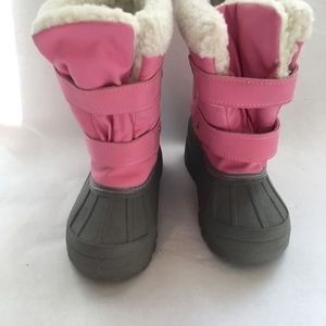 Girls snow boots size 8 pink/gray.
